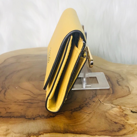 Michael Kors Jet Set Large Trifold Wallet - Picture 3 of 8